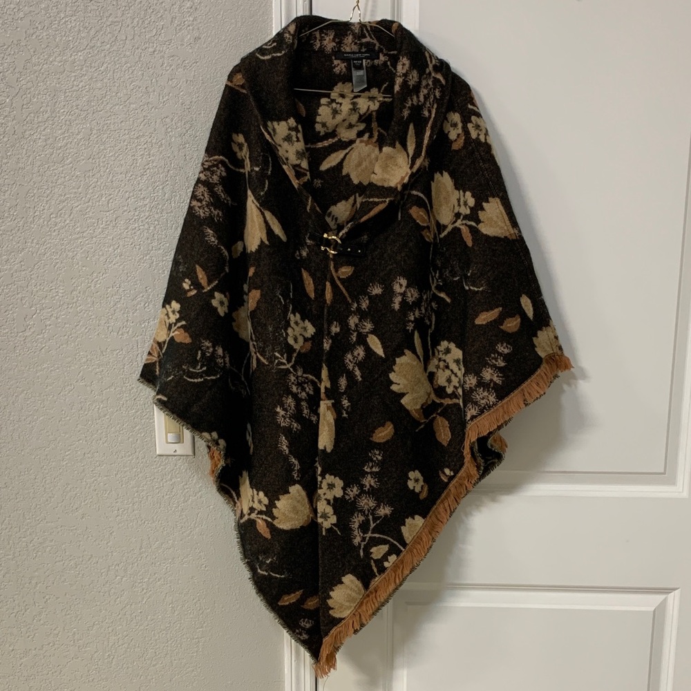 Elegant Floral Cape with Fringe